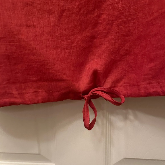 Chic Red Button-Up Blouse - Picture 4 of 11